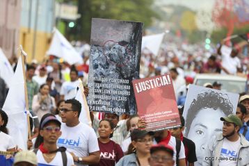 Estudiantes comprometidos por la Paz y la Justicia para las víctimas del terrorismo golpista