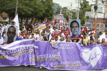 Estudiantes comprometidos por la Paz y la Justicia para las víctimas del terrorismo golpista