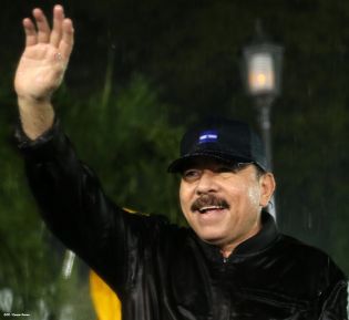 Daniel y Rosario rinden homenaje al Comandante Carlos Fonseca en el 37 Aniversario de su Tránsito a la Inmortalidad