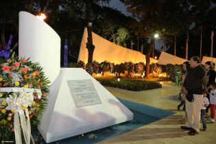 Daniel y Rosario rinden homenaje al Comandante Carlos Fonseca en el 37 Aniversario de su Tránsito a la Inmortalidad