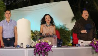 Daniel y Rosario rinden homenaje al Comandante Carlos Fonseca en el 37 Aniversario de su Tránsito a la Inmortalidad