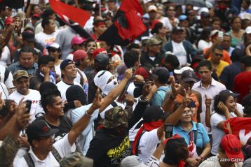 Nicaragüenses reclaman paz y justicia en las calles 