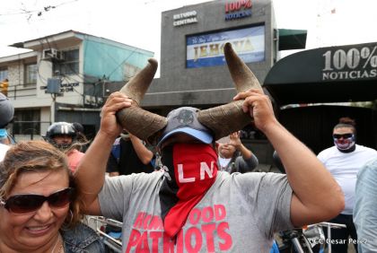 Nicaragüenses reclaman paz y justicia en las calles 