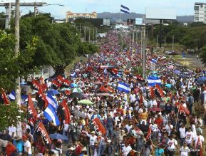 Mar de pueblo reclama justicia y reparación para las víctimas y castigo para los terroristas golpistas