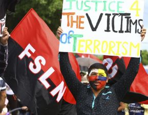 Mar de pueblo reclama justicia y reparación para las víctimas y castigo para los terroristas golpistas