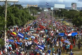 Miles piden Justicia para las víctimas del terrorismo golpista y conmemoran el 38 Aniversario de la Alfabetización