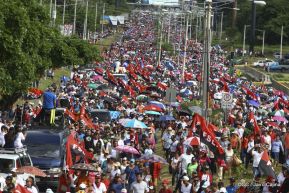 Miles piden Justicia para las víctimas del terrorismo golpista y conmemoran el 38 Aniversario de la Alfabetización
