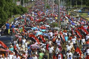 Miles piden Justicia para las víctimas del terrorismo golpista y conmemoran el 38 Aniversario de la Alfabetización