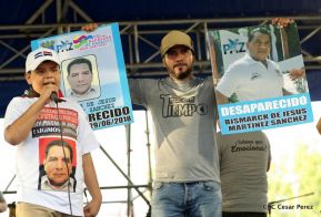 Miles piden Justicia para las víctimas del terrorismo golpista y conmemoran el 38 Aniversario de la Alfabetización