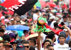 Miles piden Justicia para las víctimas del terrorismo golpista y conmemoran el 38 Aniversario de la Alfabetización