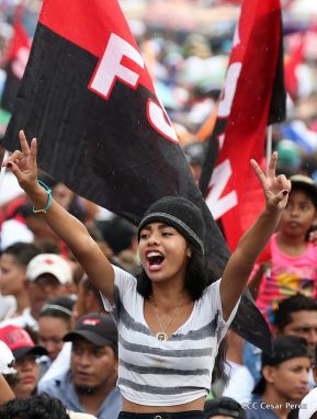 Miles piden Justicia para las víctimas del terrorismo golpista y conmemoran el 38 Aniversario de la Alfabetización