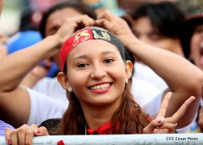 Miles piden Justicia para las víctimas del terrorismo golpista y conmemoran el 38 Aniversario de la Alfabetización