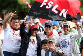 Miles piden Justicia para las víctimas del terrorismo golpista y conmemoran el 38 Aniversario de la Alfabetización