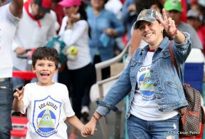 Miles piden Justicia para las víctimas del terrorismo golpista y conmemoran el 38 Aniversario de la Alfabetización