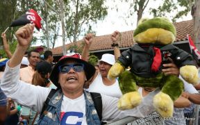 Miles piden Justicia para las víctimas del terrorismo golpista y conmemoran el 38 Aniversario de la Alfabetización