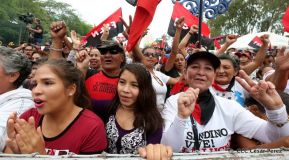 Miles piden Justicia para las víctimas del terrorismo golpista y conmemoran el 38 Aniversario de la Alfabetización