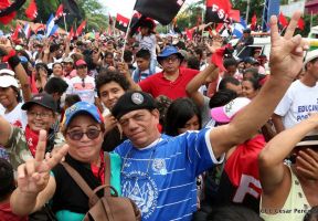 Miles piden Justicia para las víctimas del terrorismo golpista y conmemoran el 38 Aniversario de la Alfabetización