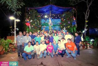 Altares a la Virgen en Avenida de Bolívar a Chávez