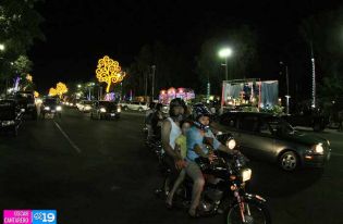 Altares a la Virgen en Avenida de Bolívar a Chávez