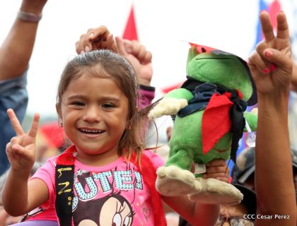 ¡Nicaragüenses caminan por la paz con fe y esperanza!
