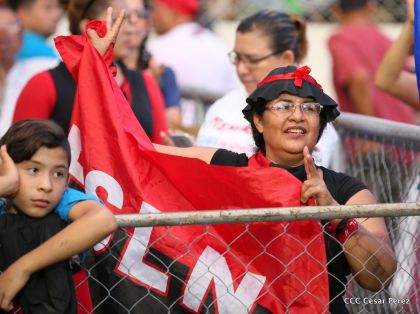 ¡Nicaragüenses caminan por la paz con fe y esperanza!