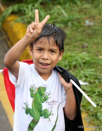 ¡Nicaragüenses caminan por la paz con fe y esperanza!