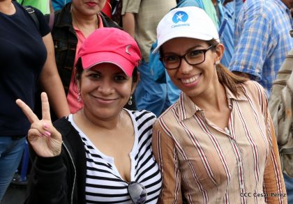 ¡Nicaragüenses caminan por la paz con fe y esperanza!