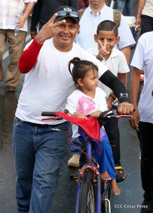 ¡Nicaragüenses caminan por la paz con fe y esperanza!