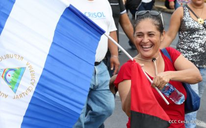 ¡Nicaragüenses caminan por la paz con fe y esperanza!