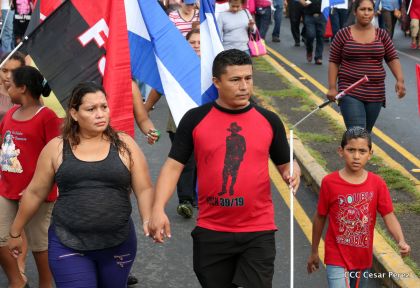 ¡Nicaragüenses caminan por la paz con fe y esperanza!