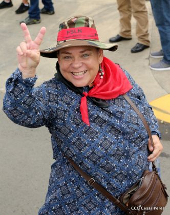 ¡Nicaragüenses caminan por la paz con fe y esperanza!