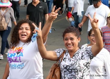 ¡Nicaragüenses caminan por la paz con fe y esperanza!