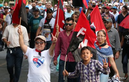 ¡Nicaragüenses caminan por la paz con fe y esperanza!