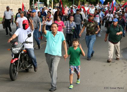 ¡Nicaragüenses caminan por la paz con fe y esperanza!
