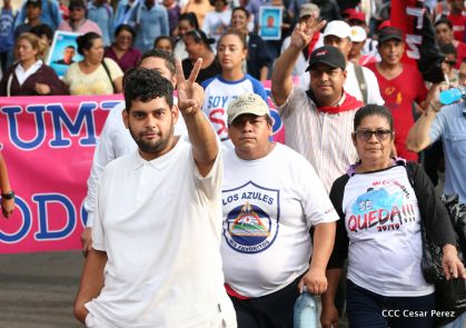 ¡Nicaragüenses caminan por la paz con fe y esperanza!