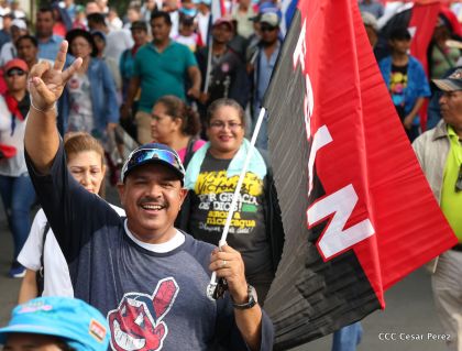 ¡Nicaragüenses caminan por la paz con fe y esperanza!