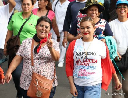 ¡Nicaragüenses caminan por la paz con fe y esperanza!