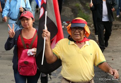 ¡Nicaragüenses caminan por la paz con fe y esperanza!