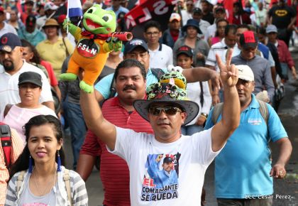 ¡Nicaragüenses caminan por la paz con fe y esperanza!