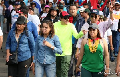¡Nicaragüenses caminan por la paz con fe y esperanza!