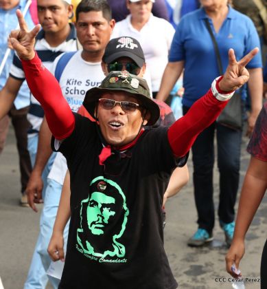 ¡Nicaragüenses caminan por la paz con fe y esperanza!