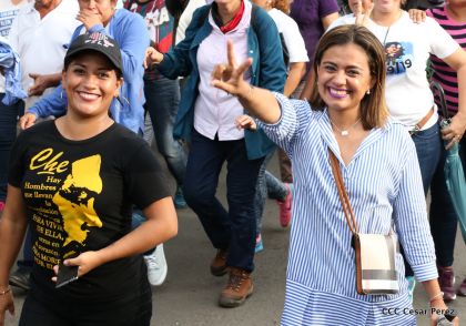 ¡Nicaragüenses caminan por la paz con fe y esperanza!