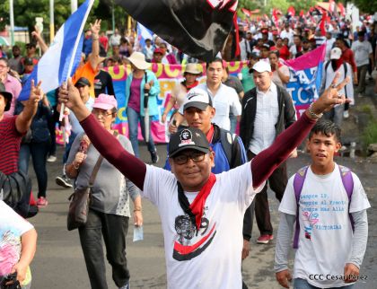 ¡Nicaragüenses caminan por la paz con fe y esperanza!
