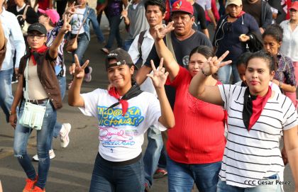 ¡Nicaragüenses caminan por la paz con fe y esperanza!