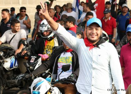 ¡Nicaragüenses caminan por la paz con fe y esperanza!