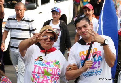 ¡Nicaragüenses caminan por la paz con fe y esperanza!