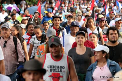 ¡Nicaragüenses caminan por la paz con fe y esperanza!