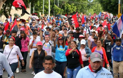 ¡Nicaragüenses caminan por la paz con fe y esperanza!
