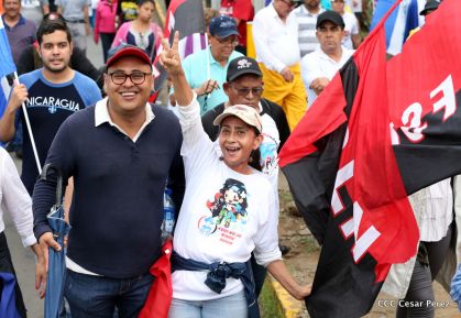 ¡Nicaragüenses caminan por la paz con fe y esperanza!