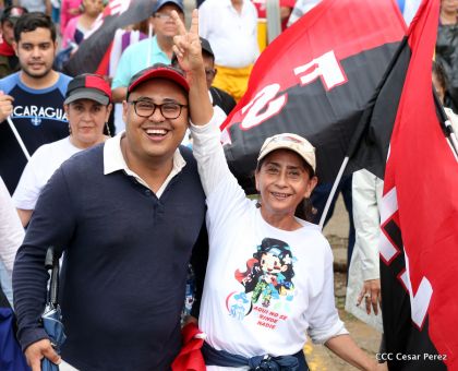 ¡Nicaragüenses caminan por la paz con fe y esperanza!